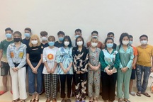 Hà Nội: Bắt quả tang 13 nam thanh nữ tú "bay lắc" trong quán hát mở "chui"