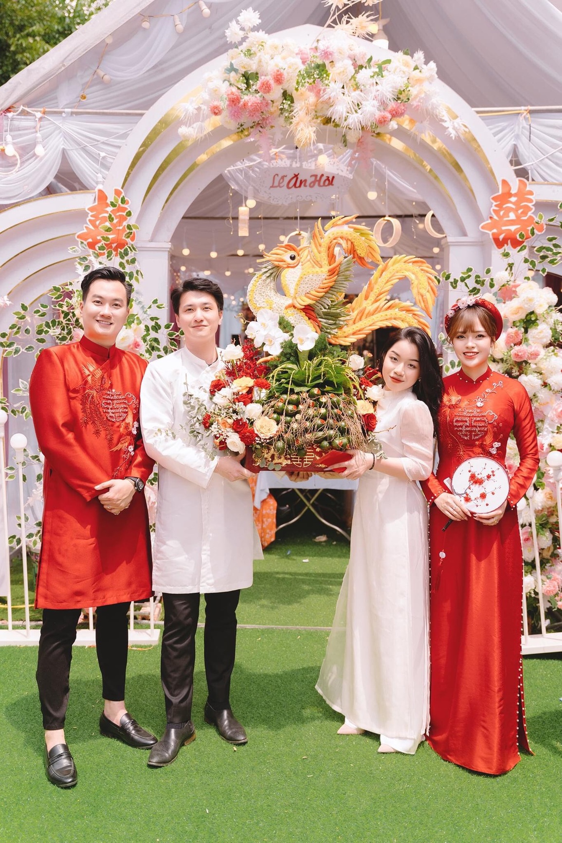 Hé lộ đám cưới nam chính Phố trong làng với bạn gái kém 11 tuổi - 3 Hé lộ đám cưới nam chính Phố trong làng với bạn gái kém 11 tuổi - 3