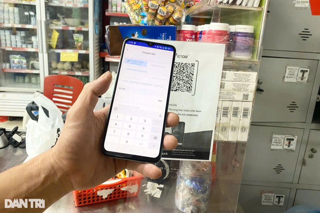 Thực hư việc nhiều hàng quán tạm ngừng nhận chuyển khoản, chỉ lấy tiền mặt - 2 Thực hư việc nhiều hàng quán tạm ngừng nhận chuyển khoản, chỉ lấy tiền mặt - 2