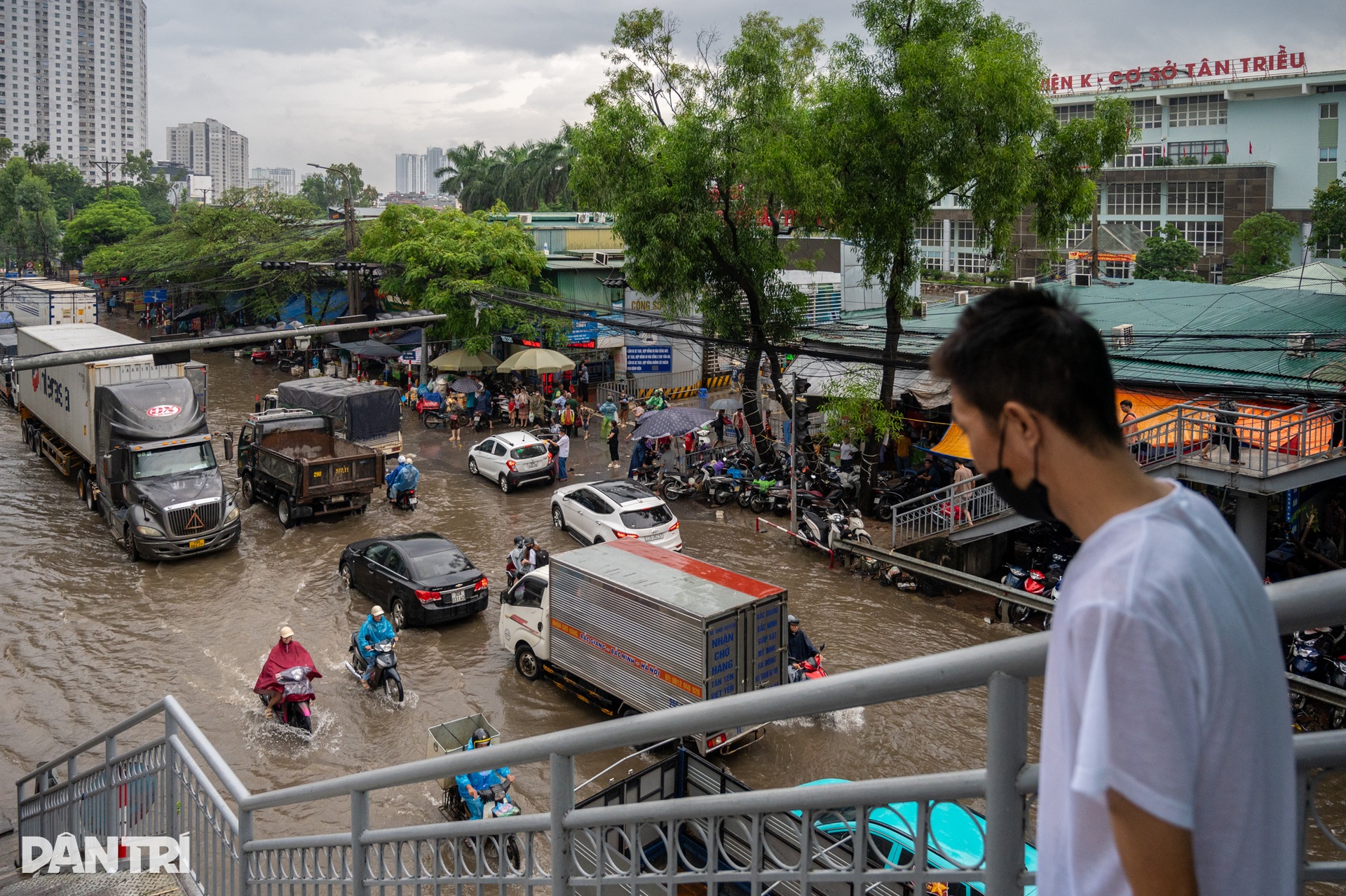 Hà Nội: 10 tiếng khốn khổ sống trong ngập lụt của xóm ung thư - 3