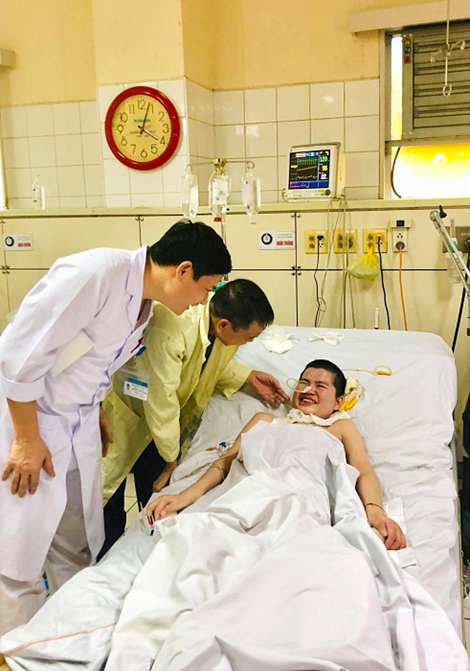 Tết đoàn viên của cậu thiếu niên tỉnh dậy sau 2 năm sống thực vật - 1 Tết đoàn viên của cậu thiếu niên tỉnh dậy sau 2 năm sống thực vật - 1
