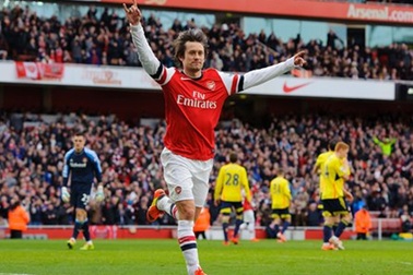 Bàn thắng đẹp vòng 27: Tuyệt phẩm của Rosicky dẫn đầu