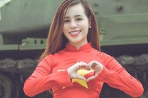 Nữ sinh Hà thành rạng rỡ trong tà áo dài cờ đỏ sao vàng