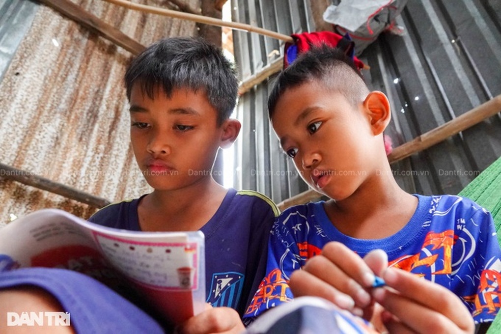 Mẹ đơn thân làm công nhân, ngày kiếm hơn 100.000 đồng nuôi hai con thơ dại - 3 Mẹ đơn thân làm công nhân, ngày kiếm hơn 100.000 đồng nuôi hai con thơ dại - 3