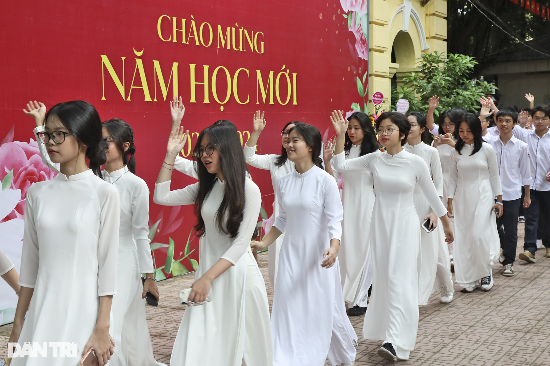 Lễ khai giảng ngắn gọn, vui tươi của trường THPT Việt Đức - 3 Lễ khai giảng ngắn gọn, vui tươi của trường THPT Việt Đức - 3