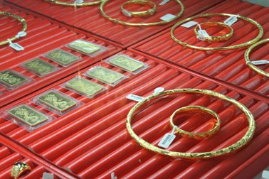 Chống kinh doanh vàng miếng ở dạng... trang sức