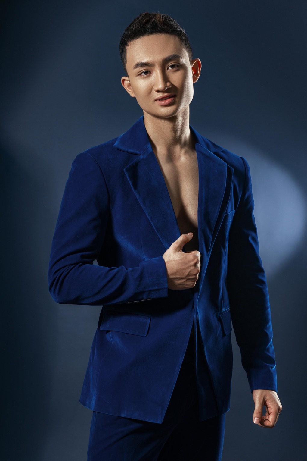 Hoàng Việt An được trao danh hiệu Nam vương Sắc đẹp Hữu nghị Quốc tế 2022 - 3 Hoàng Việt An được trao danh hiệu Nam vương Sắc đẹp Hữu nghị Quốc tế 2022 - 3