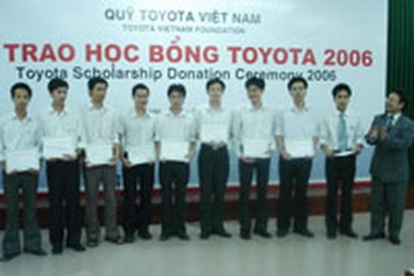 Trao 120 suất học bổng Toyota cho sinh viên  