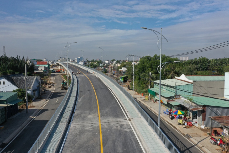 Dân vùng ven Sài Gòn háo hức chờ cây cầu xây 8 năm mới xong - 3 Dân vùng ven Sài Gòn háo hức chờ cây cầu xây 8 năm mới xong - 3