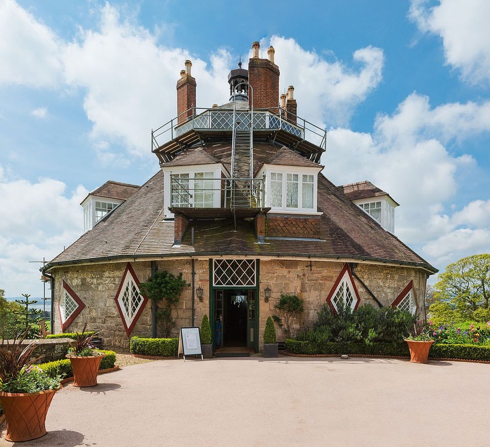 Ngôi nhà có 16 mặt tiền độc đáo, không bao giờ vắng ánh mặt trời - 2