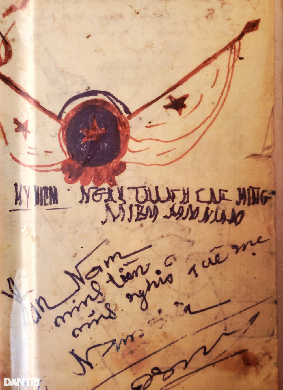 Chờ điều kỳ diệu như cuốn nhật ký lưu lạc hơn nửa vòng trái đất trở về! - 1