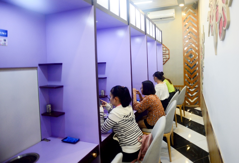 Quán lẩu đặc biệt ở Sài Gòn giúp nhiều thanh niên “thoát ế” - 1 Quán lẩu đặc biệt ở Sài Gòn giúp nhiều thanh niên “thoát ế” - 1