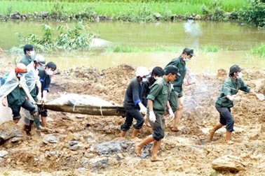 Tìm thấy thi thể nạn nhân đầu tiên vụ lở núi ở Mù Cang Chải