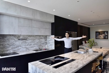 Căn bếp công nghệ của "anh chồng ngoan", đến giá bát cũng thông minh