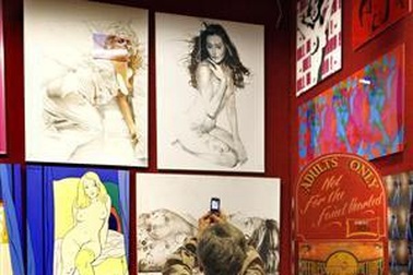 Đấu giá tranh nude của đệ nhất phu nhân Pháp