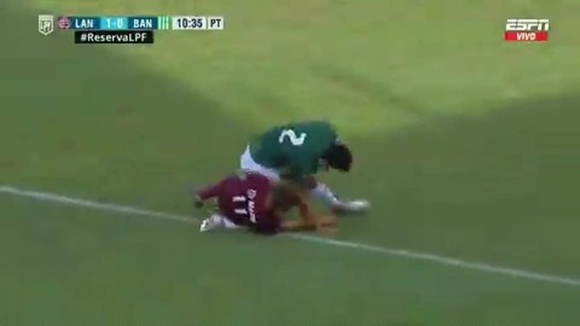 Trọng tài Argentina mắc sai lầm tai hại không kém gì ở V-League - 4 Trọng tài Argentina mắc sai lầm tai hại không kém gì ở V-League - 4