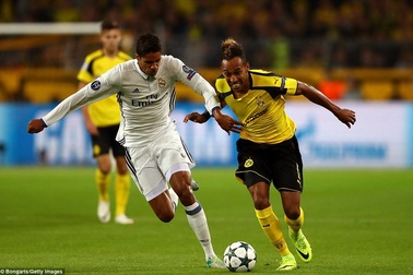 Varane chấn thương, Real Madrid khủng hoảng hàng thủ