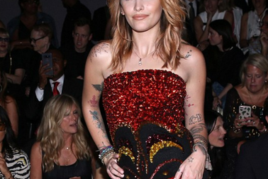 Paris Jackson khoe hình xăm khủng