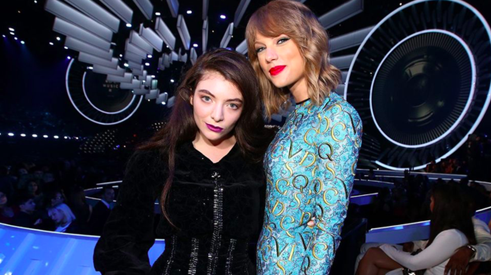 Taylor Swift và hội bạn thân bốc lửa - 3 Taylor Swift và hội bạn thân bốc lửa - 3