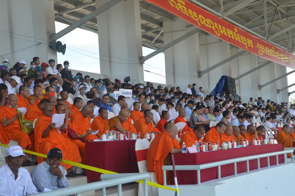 Náo nức đua ghe Ngo của đồng bào Khmer - 1 Náo nức đua ghe Ngo của đồng bào Khmer - 1