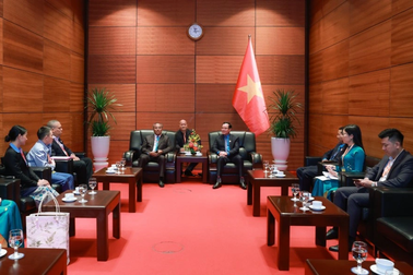 Thúc đẩy mối quan hệ với Công đoàn Lào và Cuba đi vào chiều sâu, hiệu quả