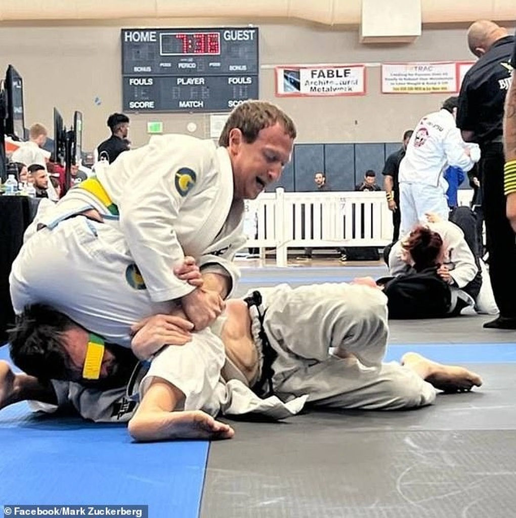 Nhà vô địch UFC nhận huấn luyện Mark Zuckerberg đấu với tỷ phú Elon Musk - 3 Nhà vô địch UFC nhận huấn luyện Mark Zuckerberg đấu với tỷ phú Elon Musk - 3