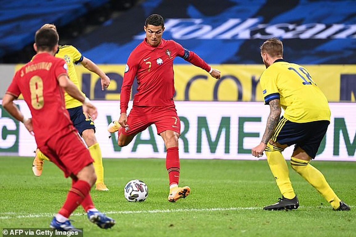 C.Ronaldo được FIFA vinh danh ở giải thưởng đặc biệt - 2 C.Ronaldo được FIFA vinh danh ở giải thưởng đặc biệt - 2