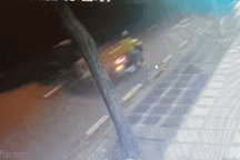 Hai thanh niên cướp xe máy bán lấy tiền trả nợ cá độ bóng đá