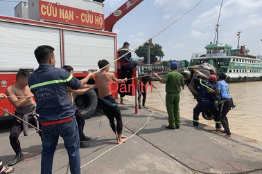 Vụ thi thể nhà báo nổi trên sông: Phát hiện xe máy của nạn nhân