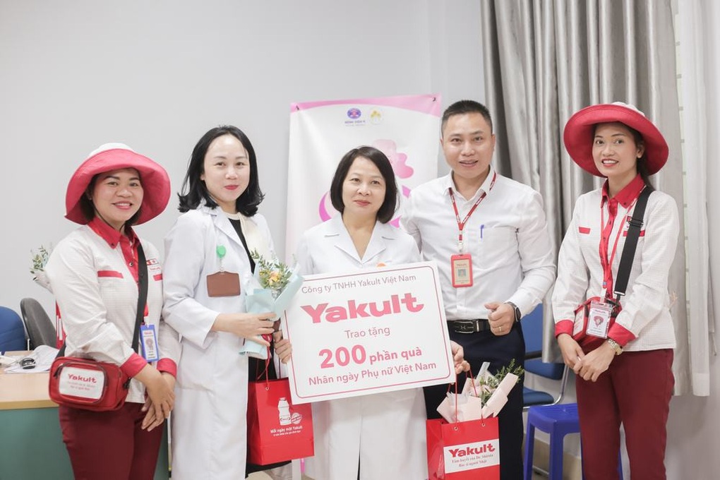 Yakult Trao yêu thương - Gửi ngọt ngào đến bệnh nhân ung thư - 3 Yakult Trao yêu thương - Gửi ngọt ngào đến bệnh nhân ung thư - 3