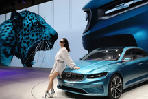 Trung Quốc mạnh tay dẹp bỏ các nội dung khoe của trên mạng xã hội