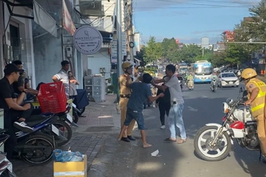 Đấm vào mặt CSGT khi bị yêu cầu đo nồng độ cồn