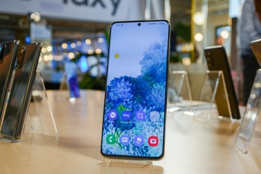 Smartphone, máy tính bảng giảm giá ngày Valentine