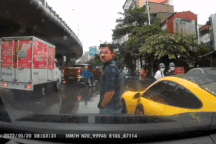 Nổi bật tuần qua: Hành động gây phẫn nộ của tài xế xe sang sau khi va chạm