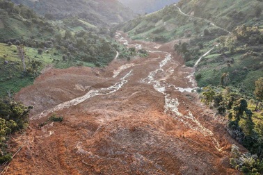 Vụ quả đồi đổ ập giữa trời nắng: Chuyên gia nói "hiện tượng hiếm gặp"