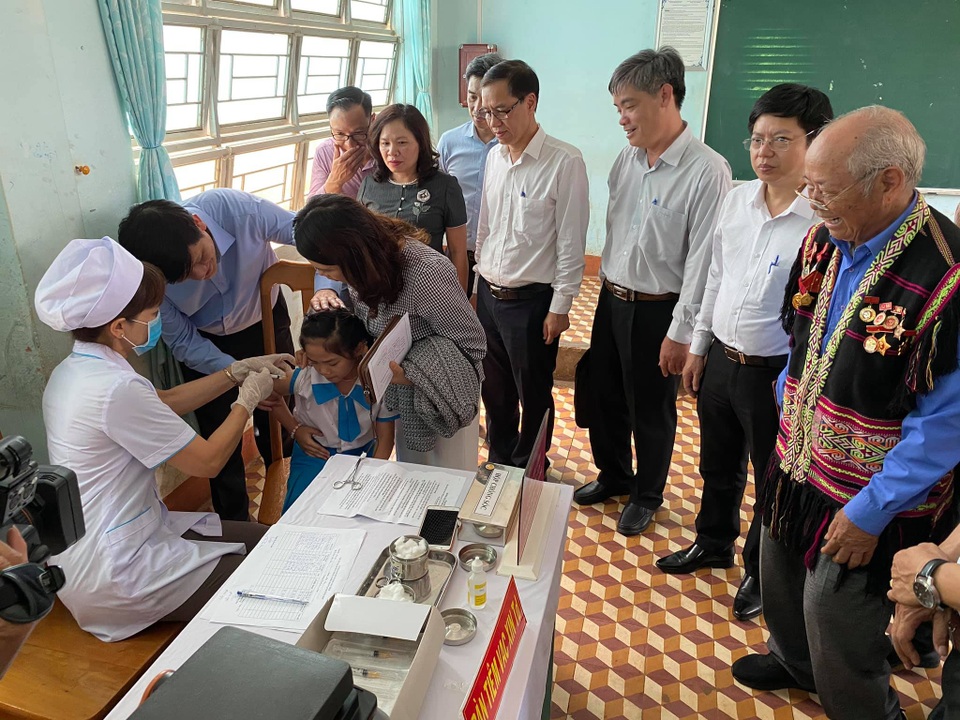 Trao quyết định bổ nhiệm quyền Bộ trưởng Y tế với ông Nguyễn Thanh Long - 2 Trao quyết định bổ nhiệm quyền Bộ trưởng Y tế với ông Nguyễn Thanh Long - 2