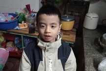 Hơn 100 người xuyên đêm tìm kiếm bé trai 6 tuổi