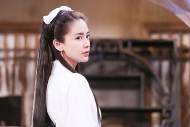 Angelababy xinh đẹp ngỡ ngàng khi hoá thân thành Tiểu Long Nữ