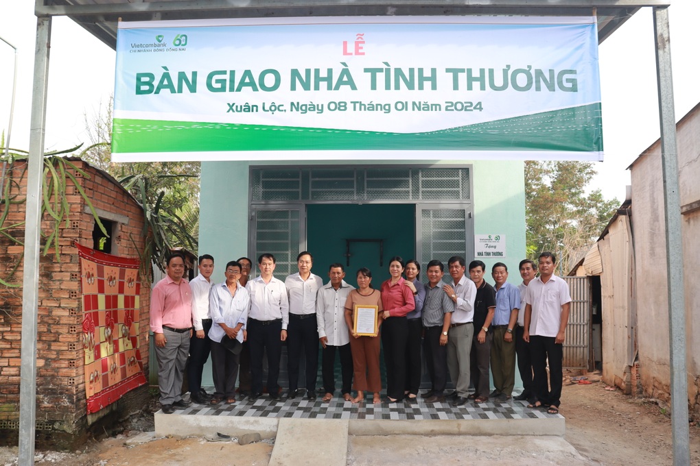Vietcombank khánh thành nhiều ngôi nhà tặng người nghèo an cư đón Tết - 3 Vietcombank khánh thành nhiều ngôi nhà tặng người nghèo an cư đón Tết - 3