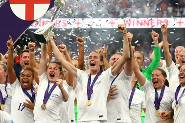 Hạ "cỗ xe tăng" Đức, đội tuyển nữ Anh lần đầu vô địch Euro