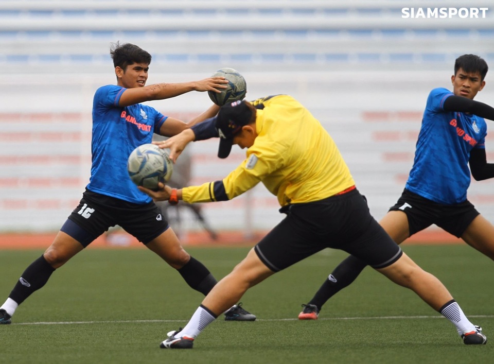 U22 Thái Lan mở cửa với truyền thông sau sự cố nghi bị ghi hình lén - 12 U22 Thái Lan mở cửa với truyền thông sau sự cố nghi bị ghi hình lén - 12