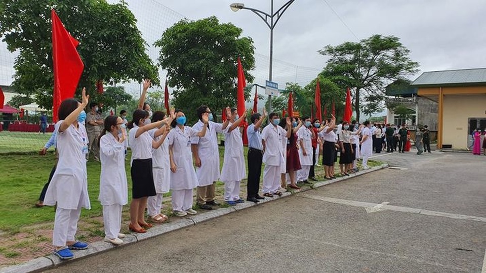 Quảng Ninh: 200 y bác sĩ, nhân viên y tế chính thức lên đường chi viện cho Bắc Giang - 3 Quảng Ninh: 200 y bác sĩ, nhân viên y tế chính thức lên đường chi viện cho Bắc Giang - 3