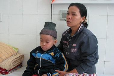 Bé 8 tuổi đớn đau vì bệnh ung thư tái phát