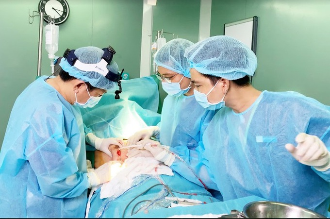 Sở Y tế vào cuộc vụ người phụ nữ bị bỏ quên gạc trong ngực khi nâng ngực - Ảnh 2. Sở Y tế vào cuộc vụ người phụ nữ bị bỏ quên gạc trong ngực khi nâng ngực - Ảnh 2.