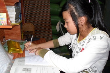 Thiếu cha, chăm mẹ tâm thần vẫn học giỏi