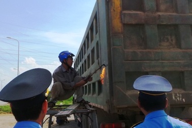 Nhiều doanh nghiệp vận tải lớn tự nguyện cắt thùng xe quá khổ