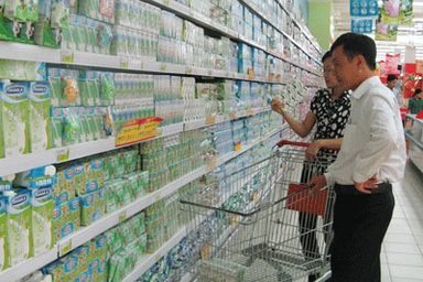 Sữa ngoại tăng giá “lách” Thông tư 122