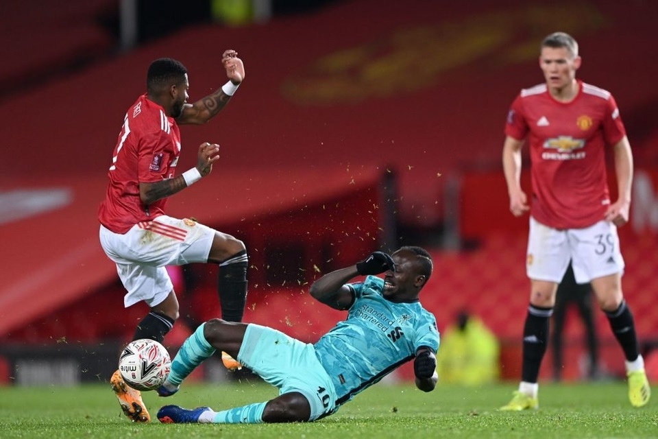 Man Utd 3-2 Liverpool: Salah lập cú đúp, Fernandes tung đòn quyết định - 5 Man Utd 3-2 Liverpool: Salah lập cú đúp, Fernandes tung đòn quyết định - 5