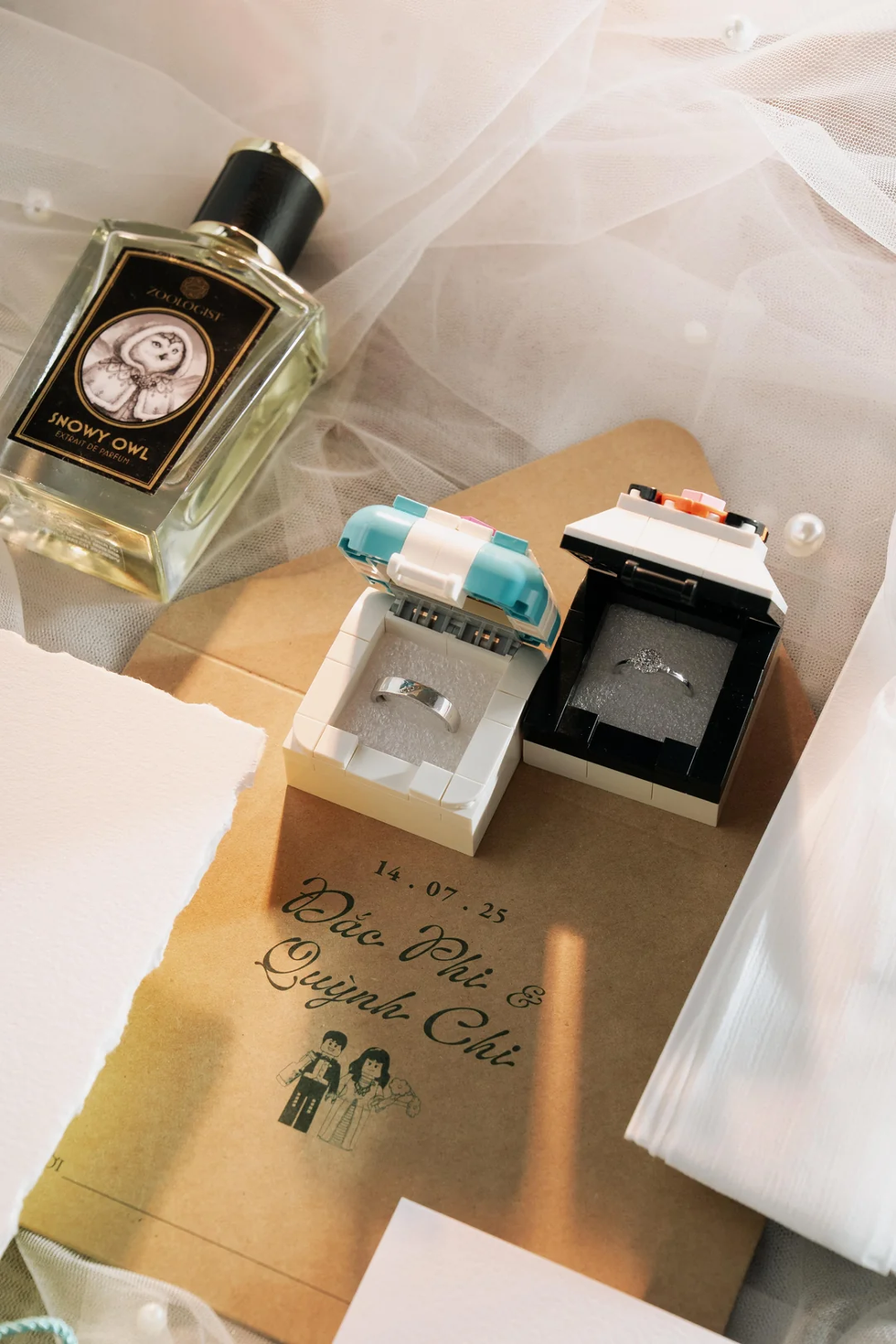 Cô dâu chú rể Hà Nội biến thú chơi đắt đỏ thành hoa, hộp nhẫn trong lễ cưới - 7 Cô dâu chú rể Hà Nội biến thú chơi đắt đỏ thành hoa, hộp nhẫn trong lễ cưới - 7