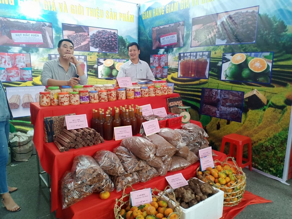 Khoảng 7.000 công nhân dự Ngày hội công nhân - Phiên chợ nghĩa tình - 6 Khoảng 7.000 công nhân dự Ngày hội công nhân - Phiên chợ nghĩa tình - 6